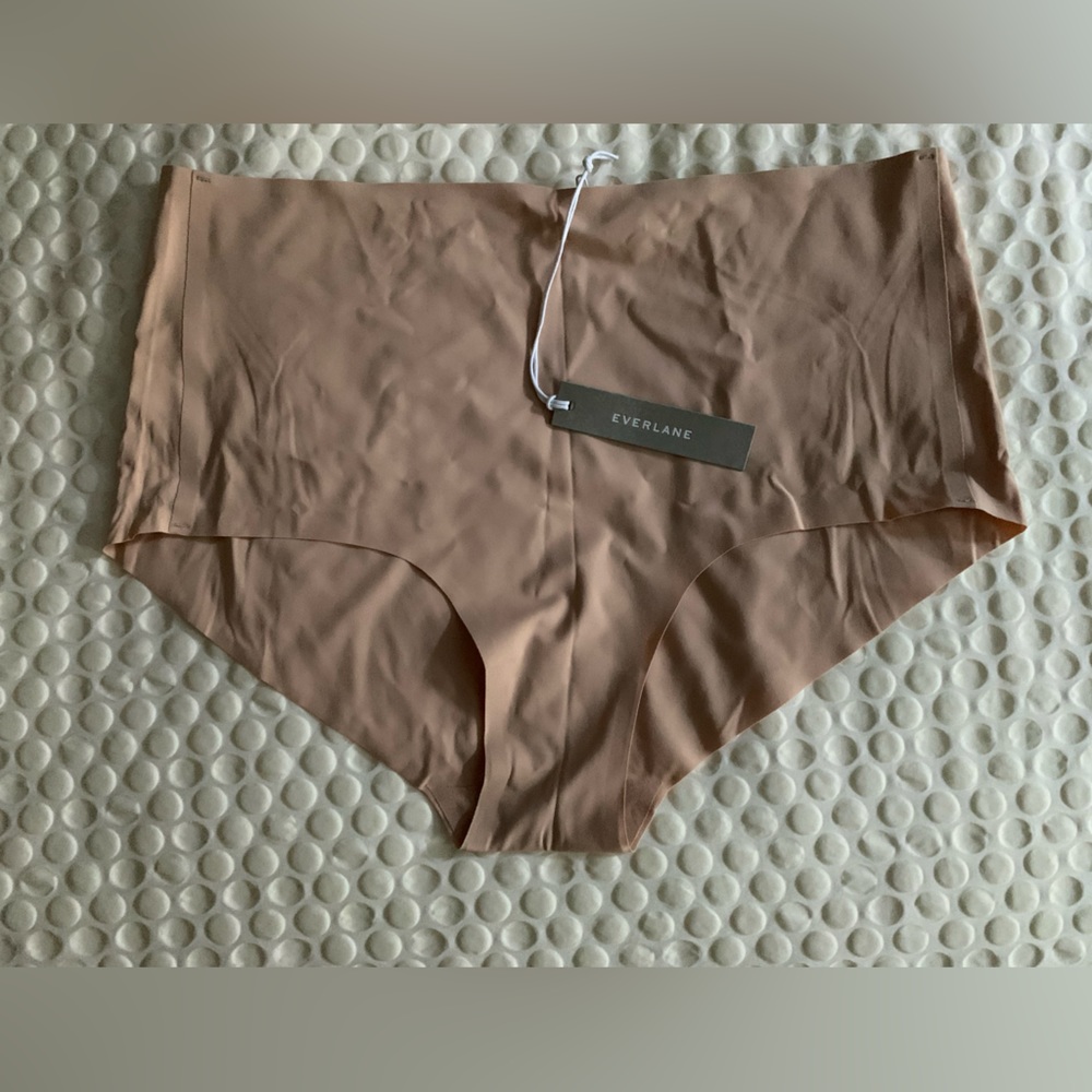 NWT Everlane invisible hi-rise hipster. Beige color. If interested, have 2 pair